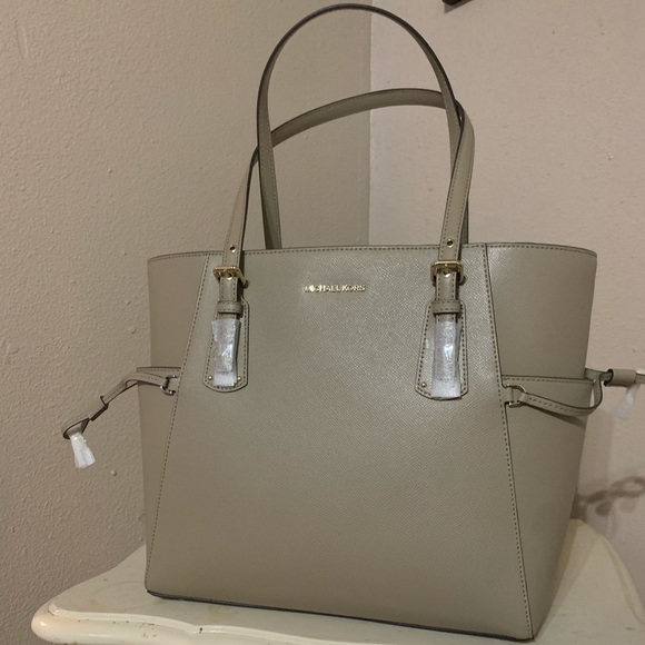 Michael Kors Purse - Picture 1 of 1
